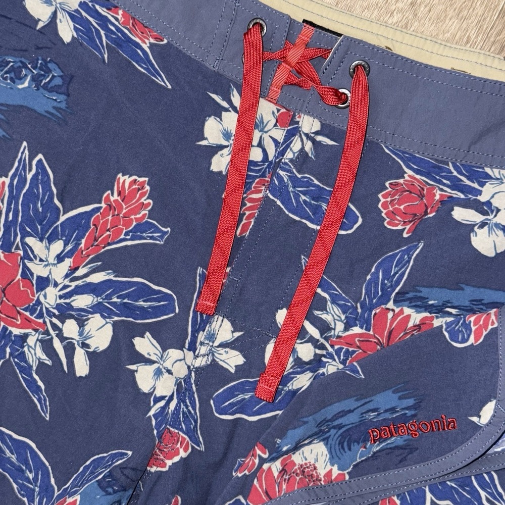 Patagonia Scallop Hem Stretch Wayfarer Boardshorts‎ Men's 38 Floral Blue 8"